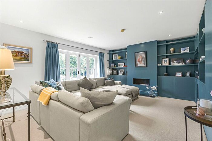 6 Bedroom Detached House For Sale In Pottersheath Road, Welwyn, Hertfordshire, AL6