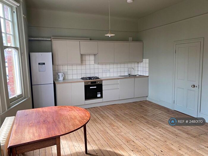 3 Bedroom Flat To Rent In Sydenham, London, SE26