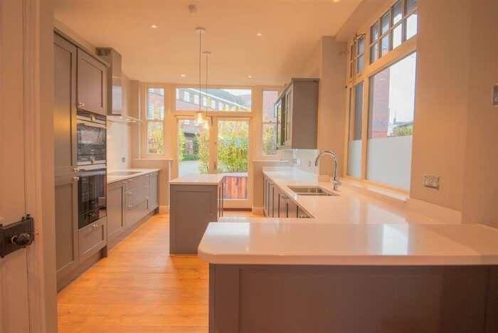 3 Bedroom Terraced House To Rent In Walmgate, York YO1