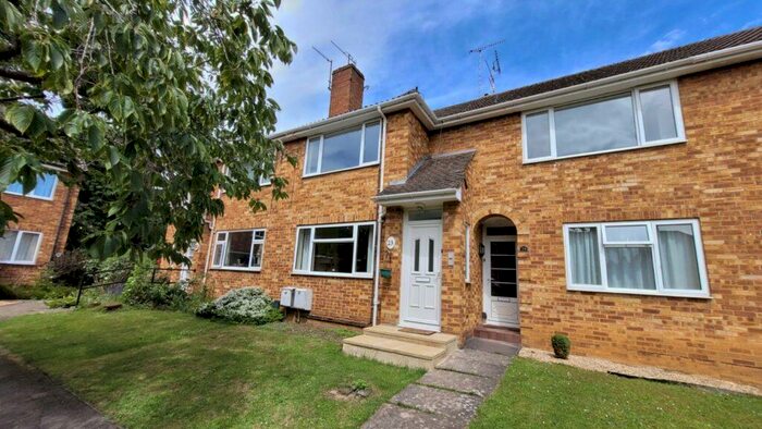 2 Bedroom Maisonette To Rent In Westbeech Court, Banbury, OX16