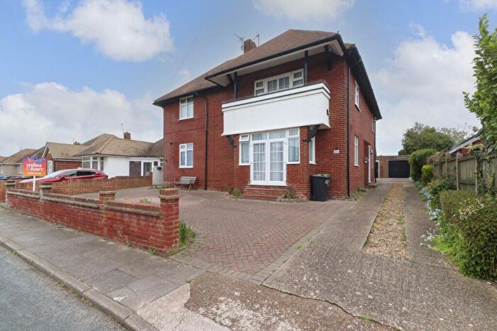 2 Bedroom Flat For Sale In Carlton Rise, Westgate-on-Sea, Kent, CT8