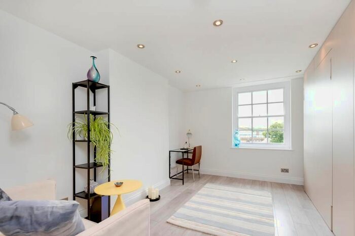 Studio To Rent In Grove End Road, London, NW8