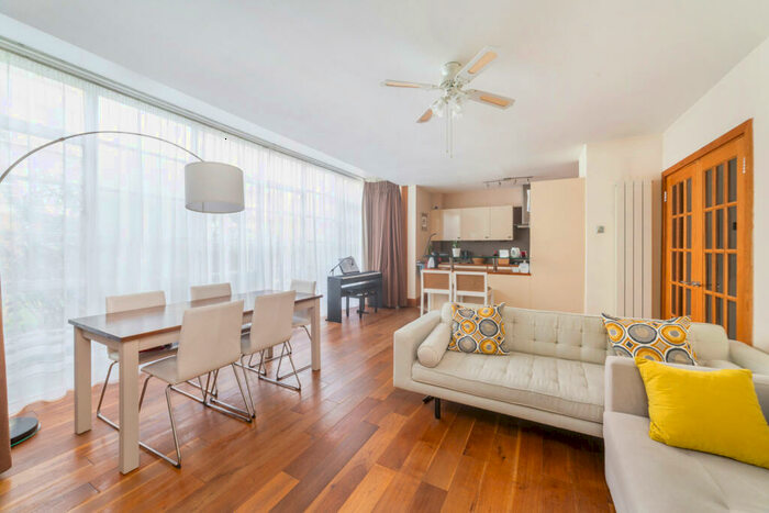 2 Bedroom Flat To Rent In Roy Square, Poplar, E14