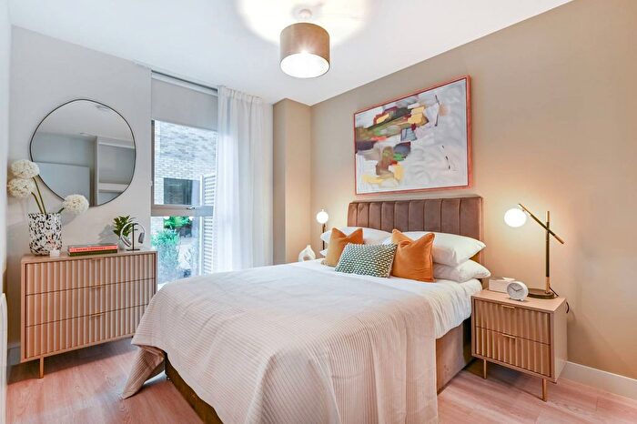 1 Bedroom Flat To Rent In The Oakgate, Leatherhead, KT22