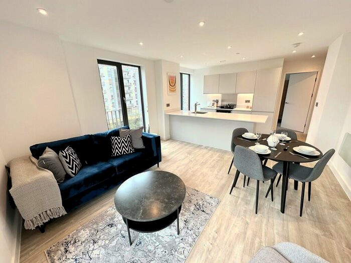 3 Bedroom Apartment To Rent In Silkbank Wharf, Salford, M5