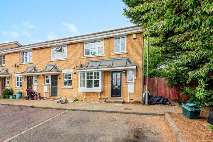 3 Bedroom Property To Rent In St. Mary Cray, Orpington, BR5