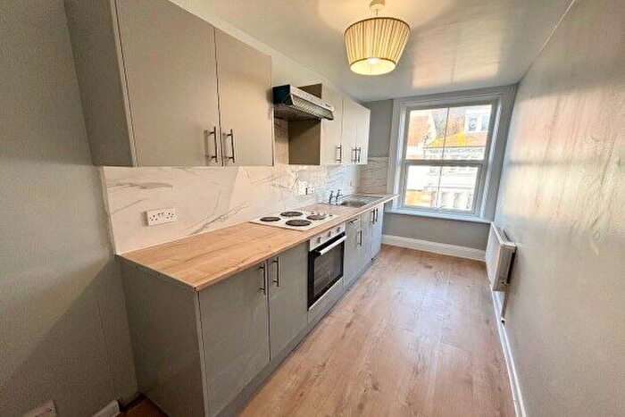 2 Bedroom Flat To Rent In Old Christchurch Road, Bournemouth, BH1