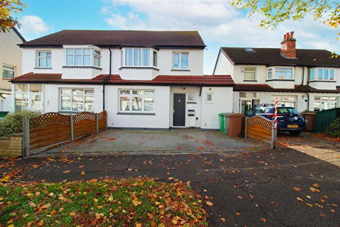 4 Bedroom Semi Detached House For Sale In Byron Gardens, Sutton, SM1
