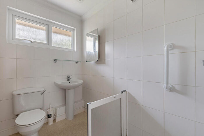 3 Bedroom Detached House For Sale In Roseneath Drive, Chiddingfold, GU8