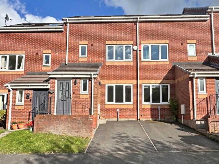 3 Bedroom Town House For Sale In Stone Clough Mews, Oldham, OL1