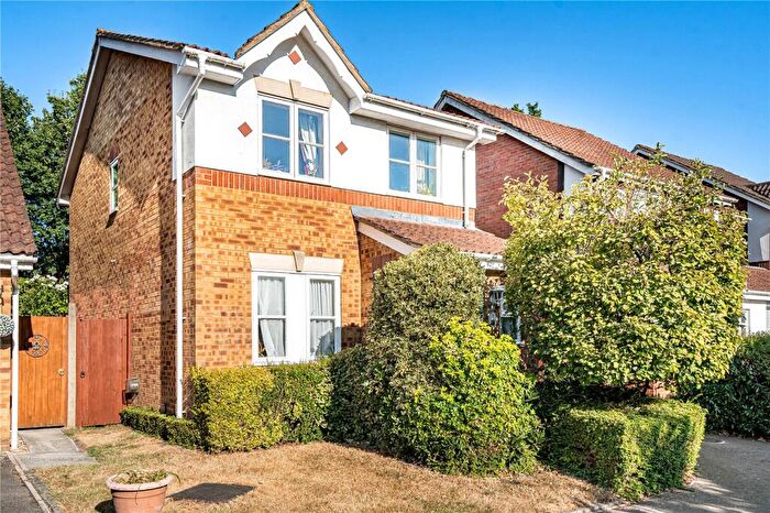 3 Bedroom Detached House For Sale In Lincoln Close, Ash Vale, Surrey, GU12
