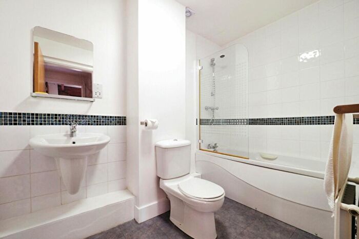 1 Bedroom Flat For Sale In Roden Street, Nottingham, Nottinghamshire, NG3