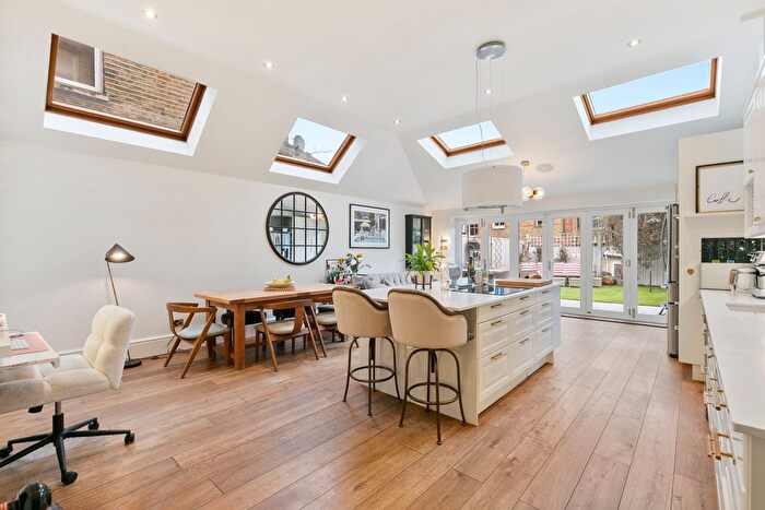 5 Bedroom Detached House For Sale In Pretoria Road, SW16