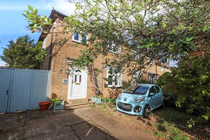 3 Bedroom Semi Detached House For Sale In Yew Avenue, Yiewsley, West Drayton, UB7