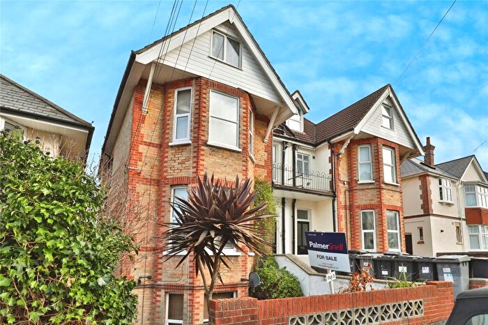 2 Bedroom Flat For Sale In Burnaby Road, Bournemouth, Dorset, BH4