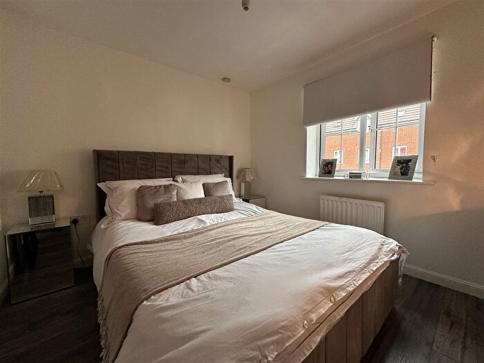 2 Bedroom Flat For Sale In Dixon Street, Manchester, M40