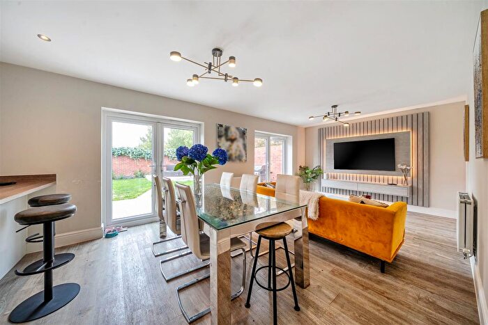 5 Bedroom Detached House For Sale In Pauling Close, Aston Clinton, HP22