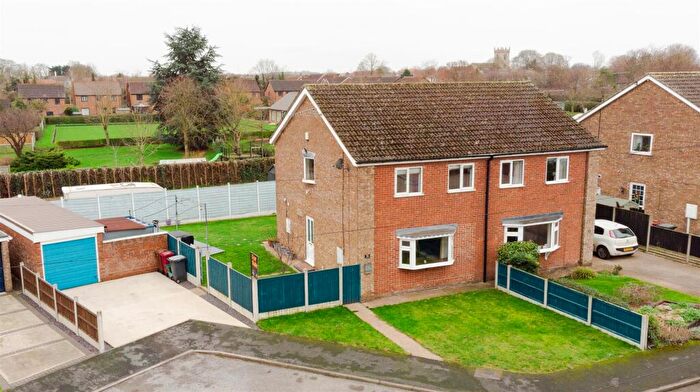 3 Bedroom Semi-Detached House For Sale In Hayton Close, Winterton, DN15