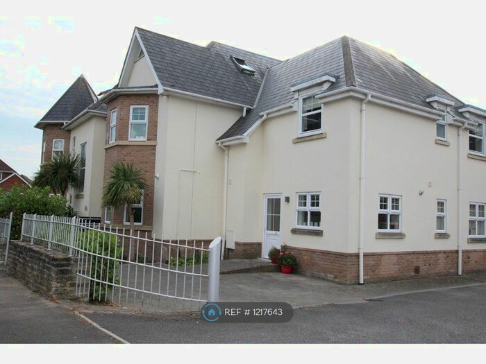 2 Bedroom Flat To Rent In Sanshore Court, Poole, BH14