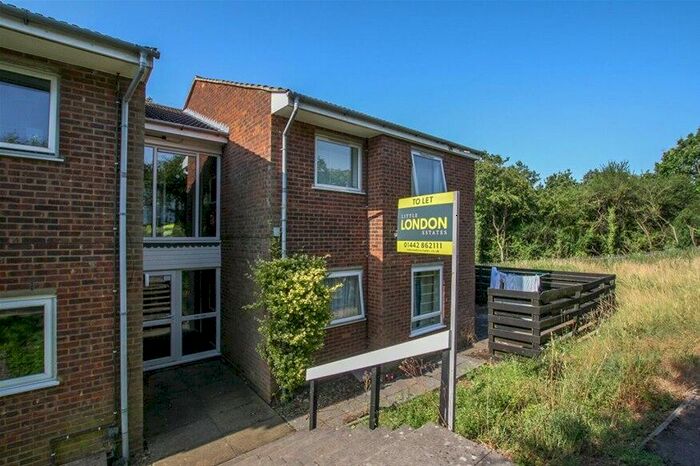 2 Bedroom Flat To Rent In Chiltern Park Avenue, Berkhamsted, HP4