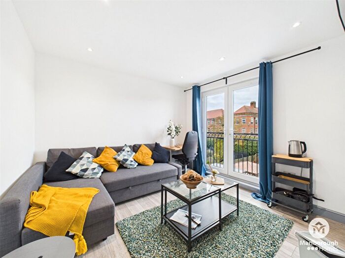 1 Bedroom Flat To Rent In St Barnabas Road, Woodford, Essex, IG8