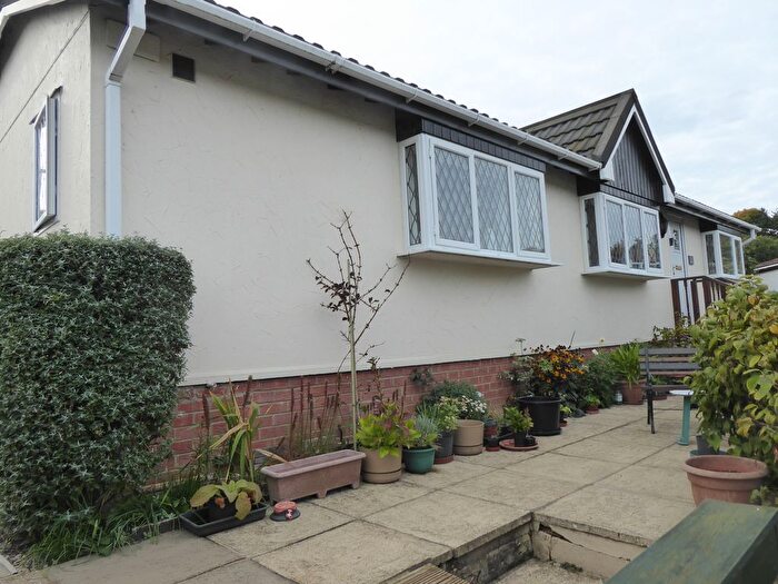 2 Bedroom Park Home For Sale In Fairfield, Blisworth Park, Blisworth, Northamptonshire, NN7