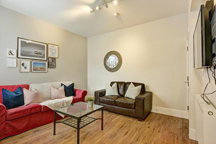 5 Bedroom Terraced House To Rent In Monks Road, Exeter, EX4