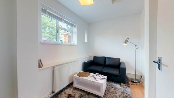 2 Bedroom Flat To Rent In Carlton Road, London, W4