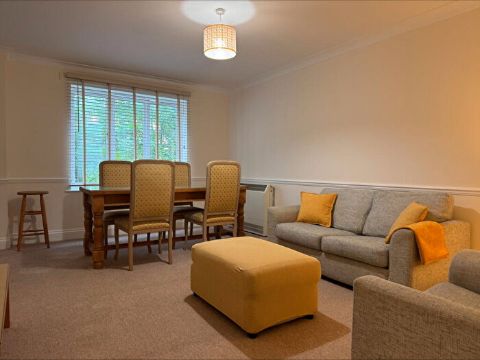 2 Bedroom Apartment To Rent In Swan Court, Paradise Street, OX1