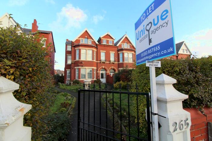 3 Bedroom Flat To Rent In Clifton Drive South, Lytham St. Annes, Lancashire, FY8