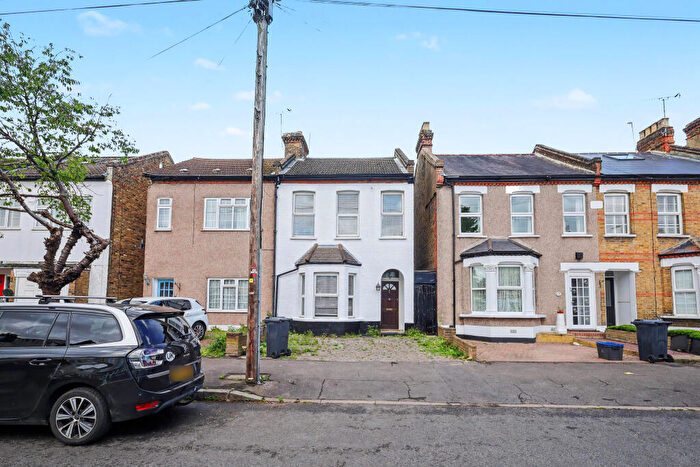 3 Bedroom Semi Detached House For Sale In Stanley Road, South Woodford, London, E18