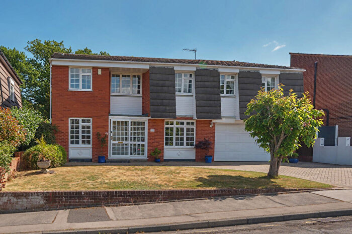 5 Bedroom Detached House For Sale In Wolds Drive, Orpington, BR6