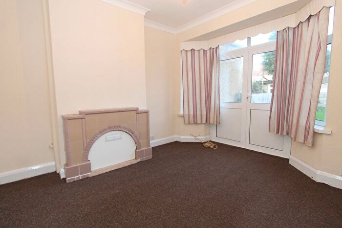 3 Bedroom Terraced House To Rent In Derwent Road, Southall, UB1