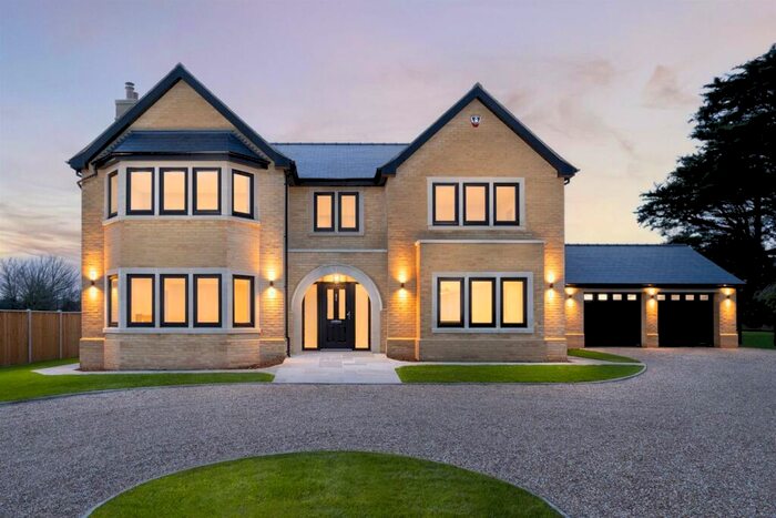 4 Bedroom Detached House For Sale In Station Road, Alford, LN13