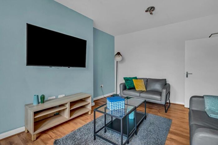 2 Bedroom Flat To Rent In Rectory Grove, Croydon, CR0