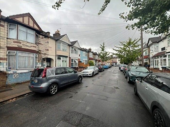 1 Bedroom Flat To Rent In Wimborne Road, Edmonton, N9