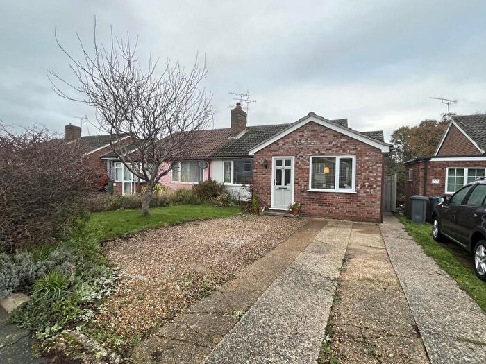 4 Bedroom Semi-Detached Bungalow For Sale In New Road, Trimley St. Mary, IP11