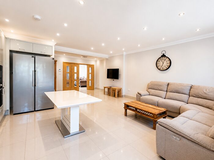 5 Bedroom Semi-Detached House To Rent In Briar Crescent, Northolt, UB5