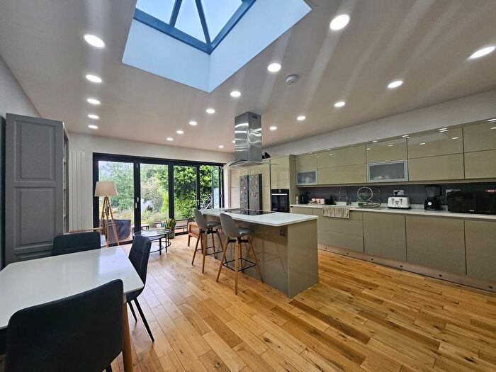 4 Bedroom Terraced House To Rent In Osidge Lane, London, N14