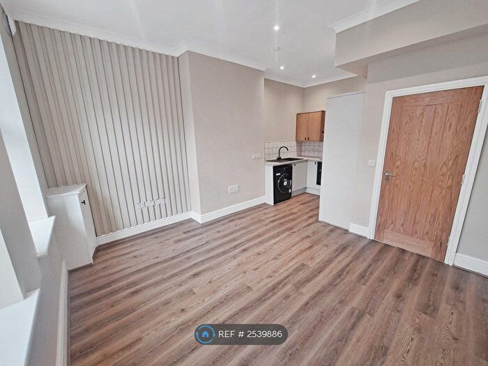 2 Bedroom Flat To Rent In Alexandra Road, Prenton, CH43