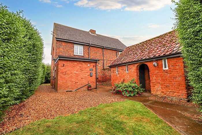 3 Bedroom Semi-Detached House To Rent In New Road, Sutton Bridge, PE12