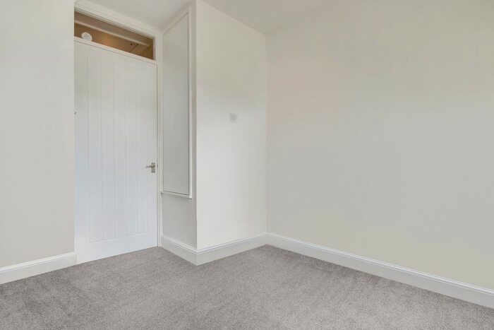3 Bedroom End Of Terrace House For Sale In Long Lynderswood, Basildon, SS15