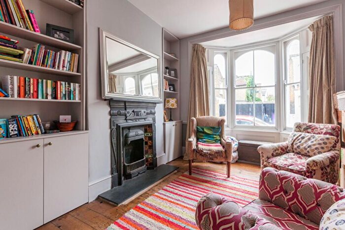 3 Bedroom End Of Terrace House To Rent In Lockhart Street, Mile End, London, E3