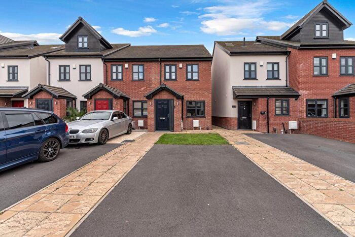 2 Bedroom End Of Terrace House For Sale In Kristine Close, Grimsby, DN32