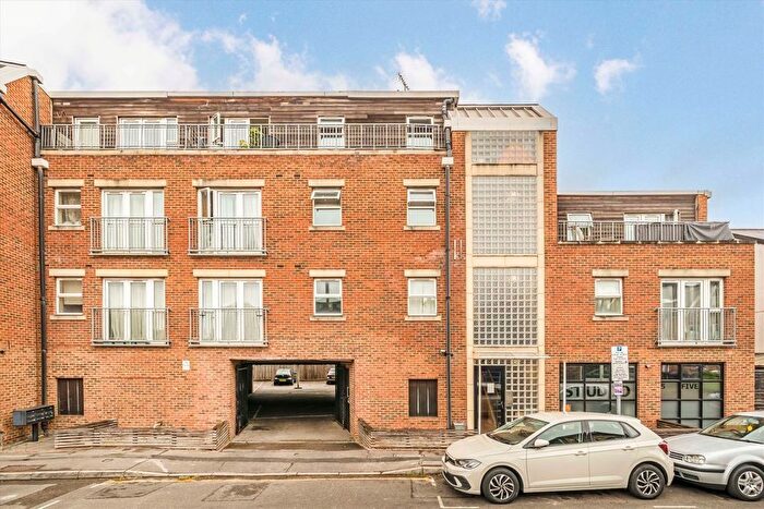 2 Bedroom Flat For Sale In Southsea Road, Kingston Upon Thames, KT1