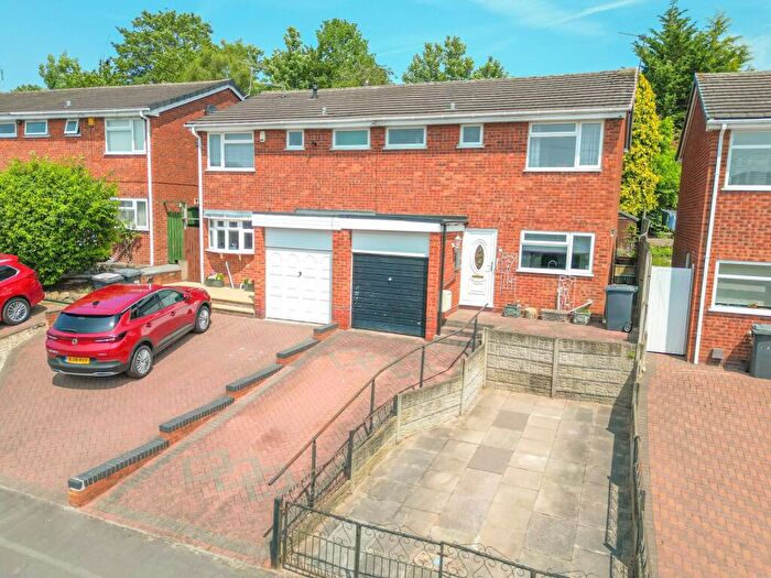 3 Bedroom Semi-Detached House For Sale In Lincoln Avenue, Nuneaton, CV10