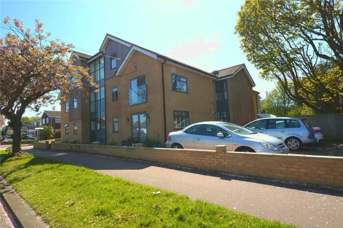 2 Bedroom Flat To Rent In Barnstaple Road, Southend-On-Sea, SS1