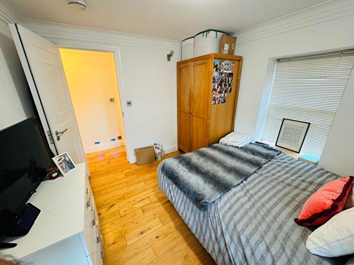 3 Bedroom Flat To Rent In Trinity Road, London, SW17