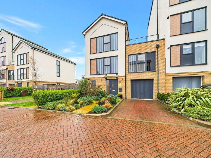 5 Bedroom Town House For Sale In Ripplewaters, Chatham, Kent, ME4