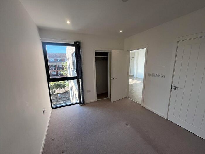 1 Bedroom Property To Rent In Oak End Way, Gerrards Cross, SL9